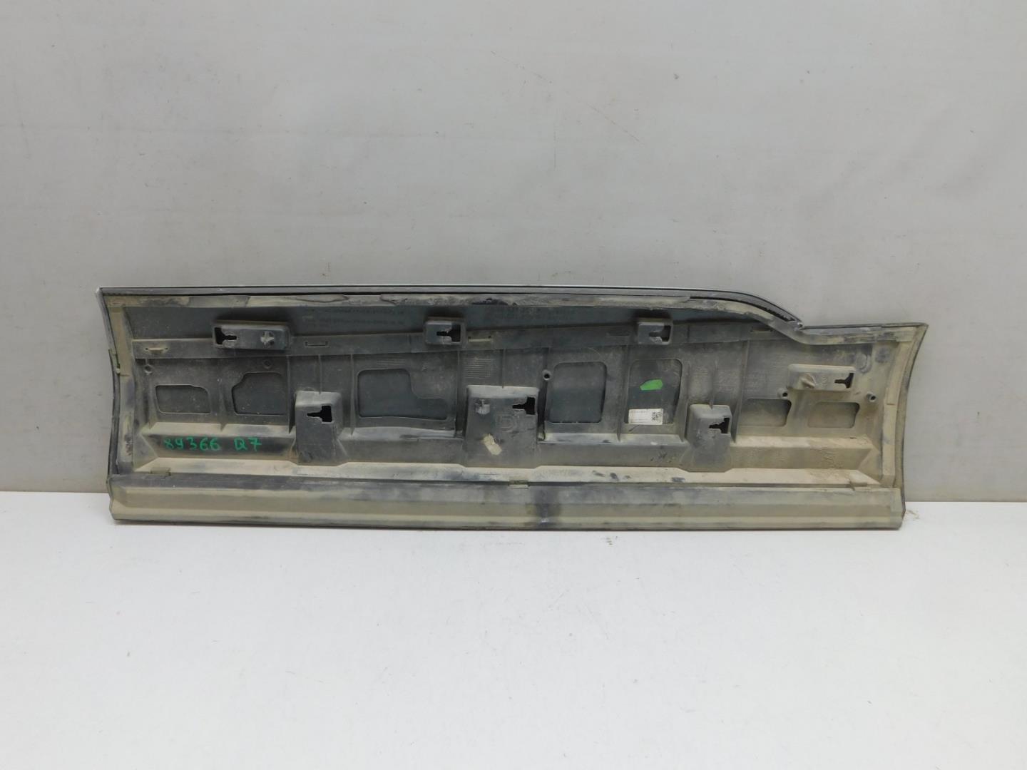 Накладка двери задней правой