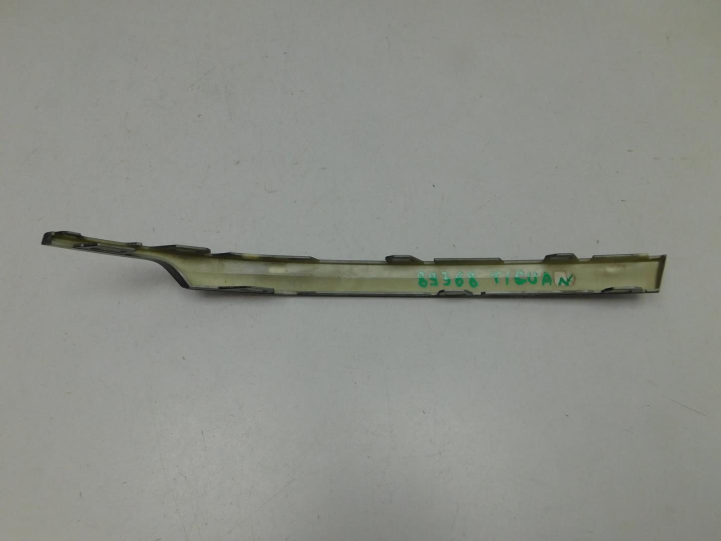 Молдинг заднего бампера