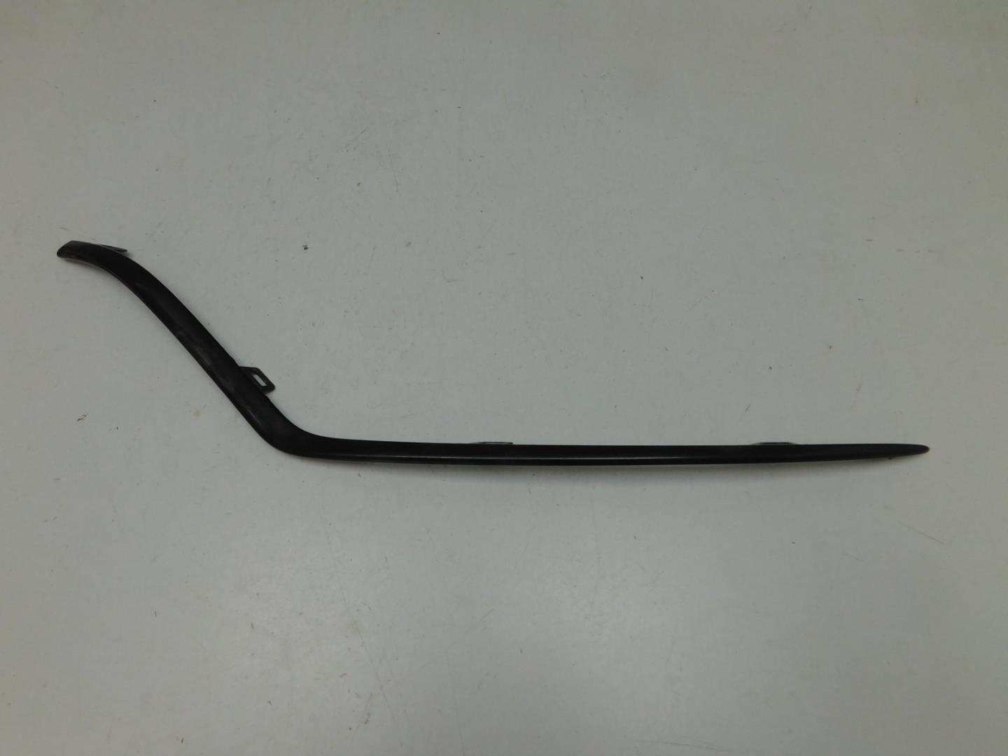 Молдинг переднего бампера