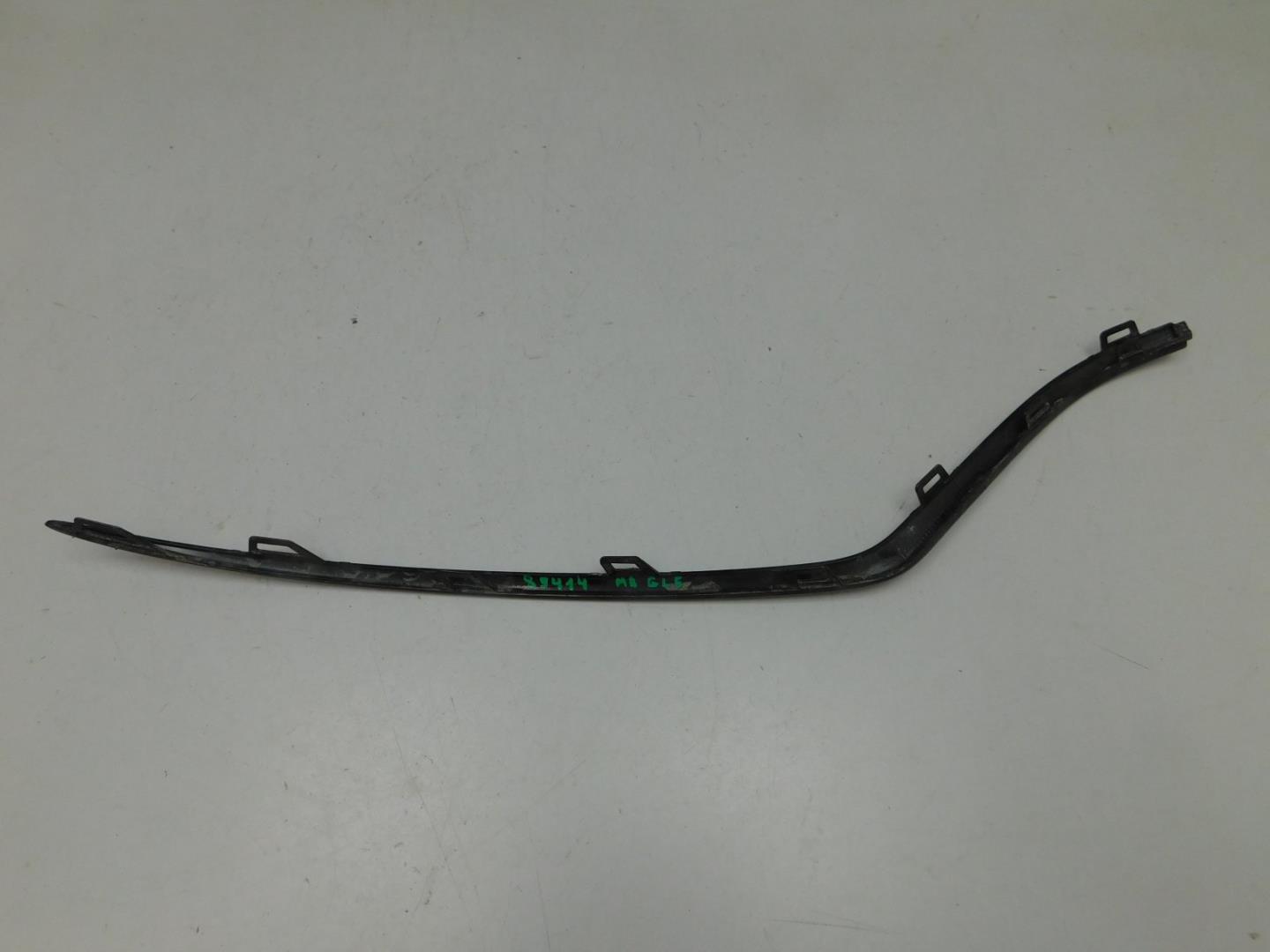 Молдинг переднего бампера