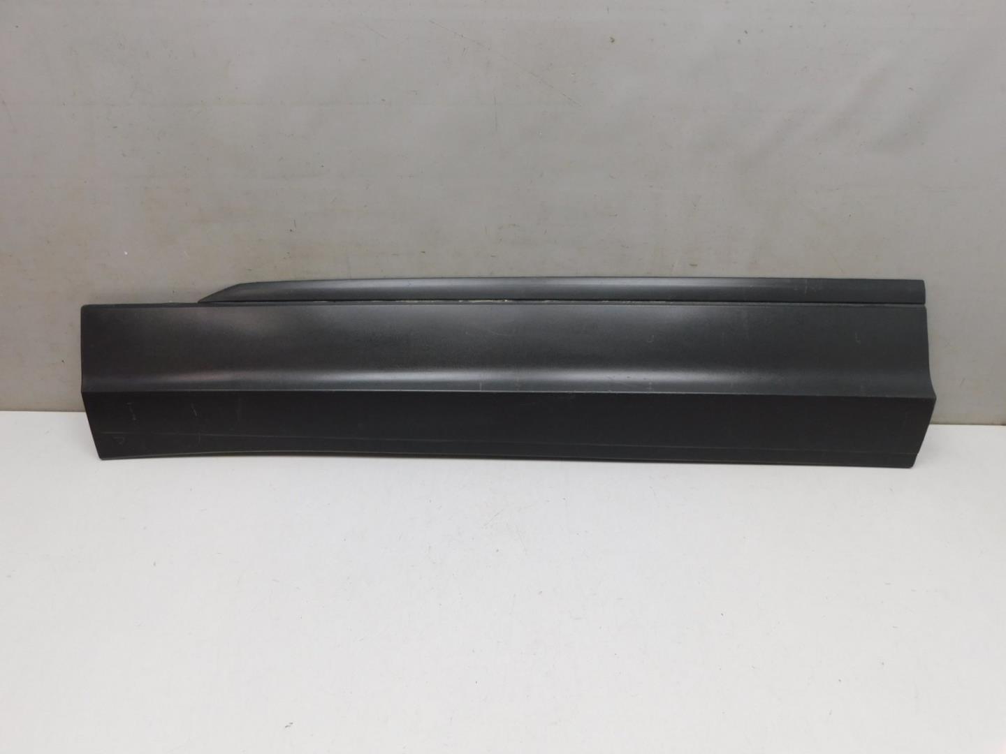 Накладка двери передней левой