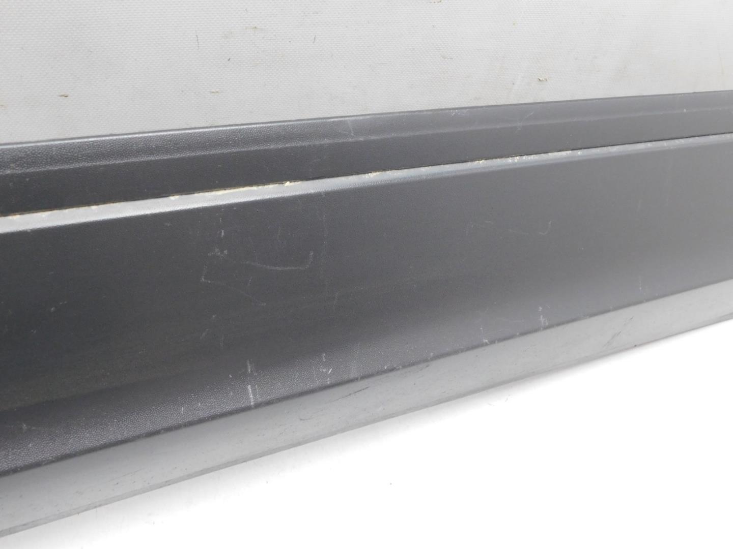 Накладка двери передней левой