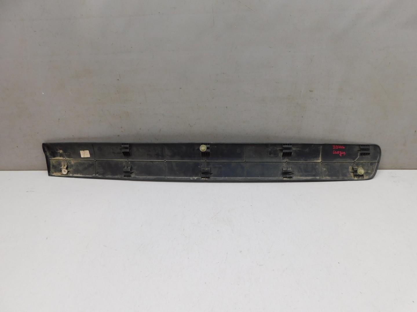 Накладка двери передней левой