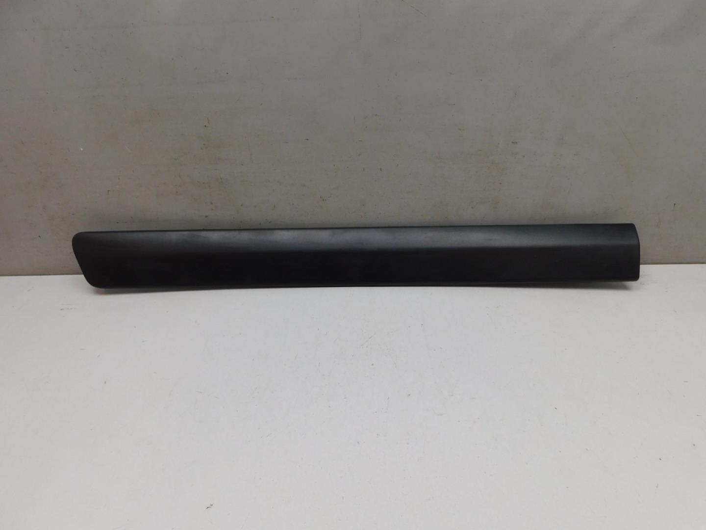 Накладка двери передней левой