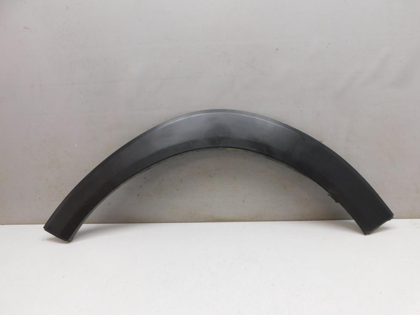 Накладка переднего крыла левого