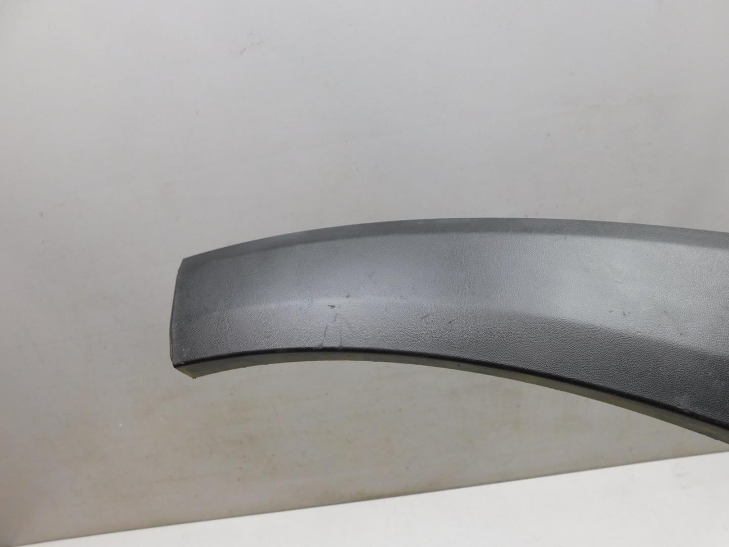 Накладка переднего крыла левого