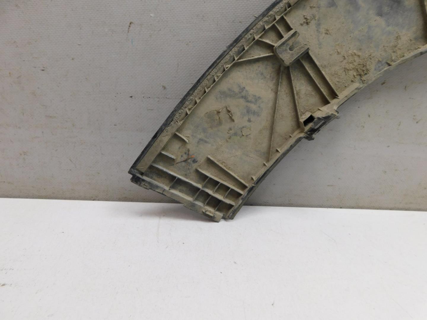 Накладка переднего крыла левого