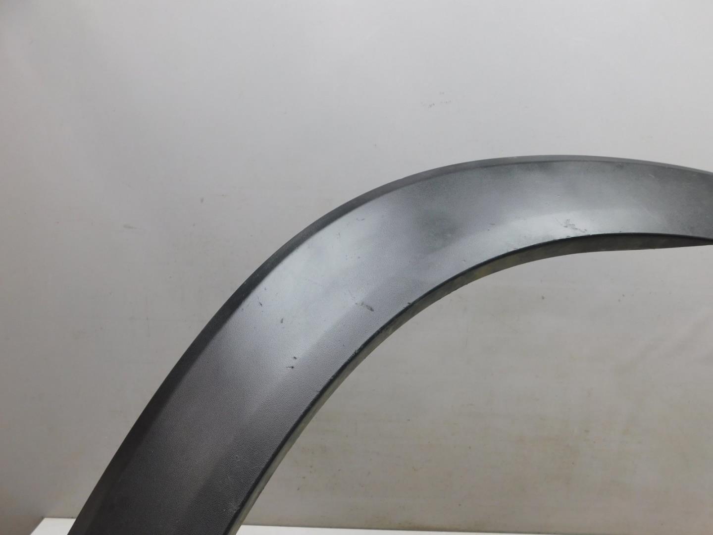 Накладка переднего крыла левого