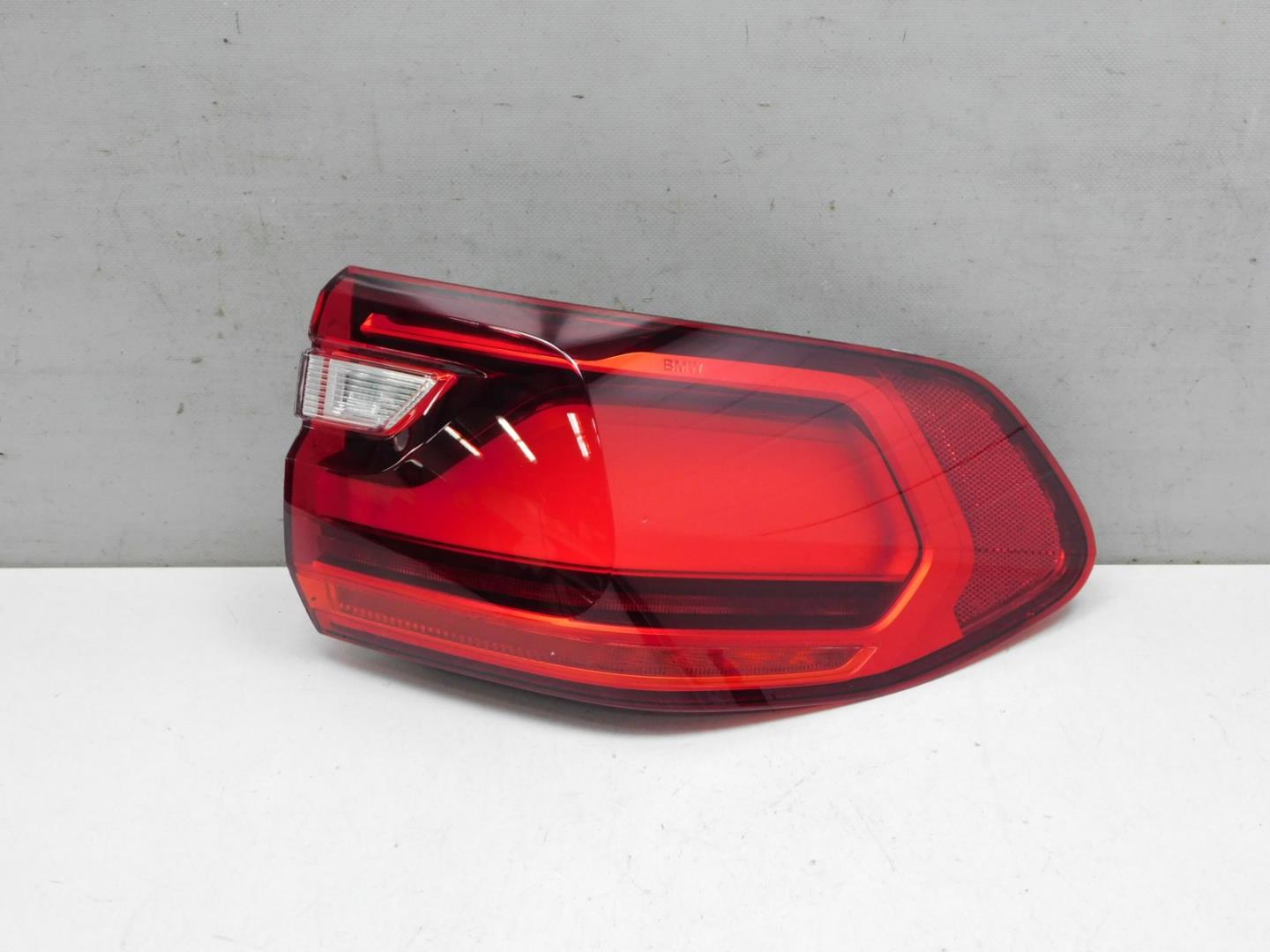 Фонарь задний наружный правый