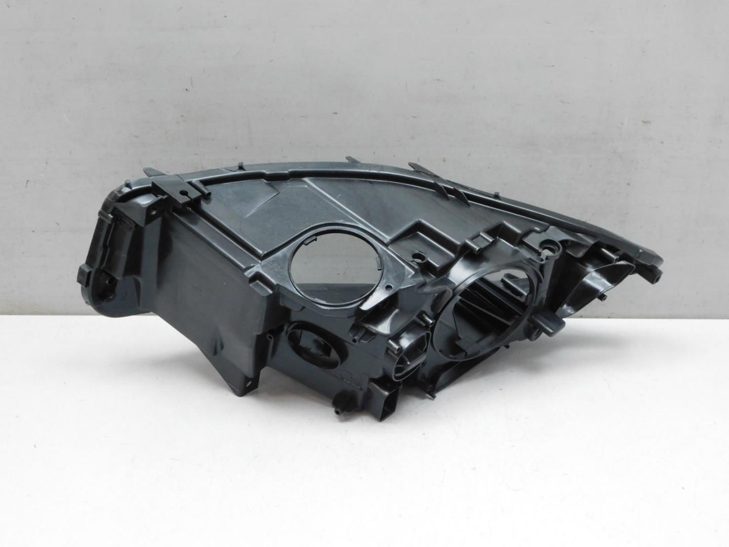 Корпус фары правой