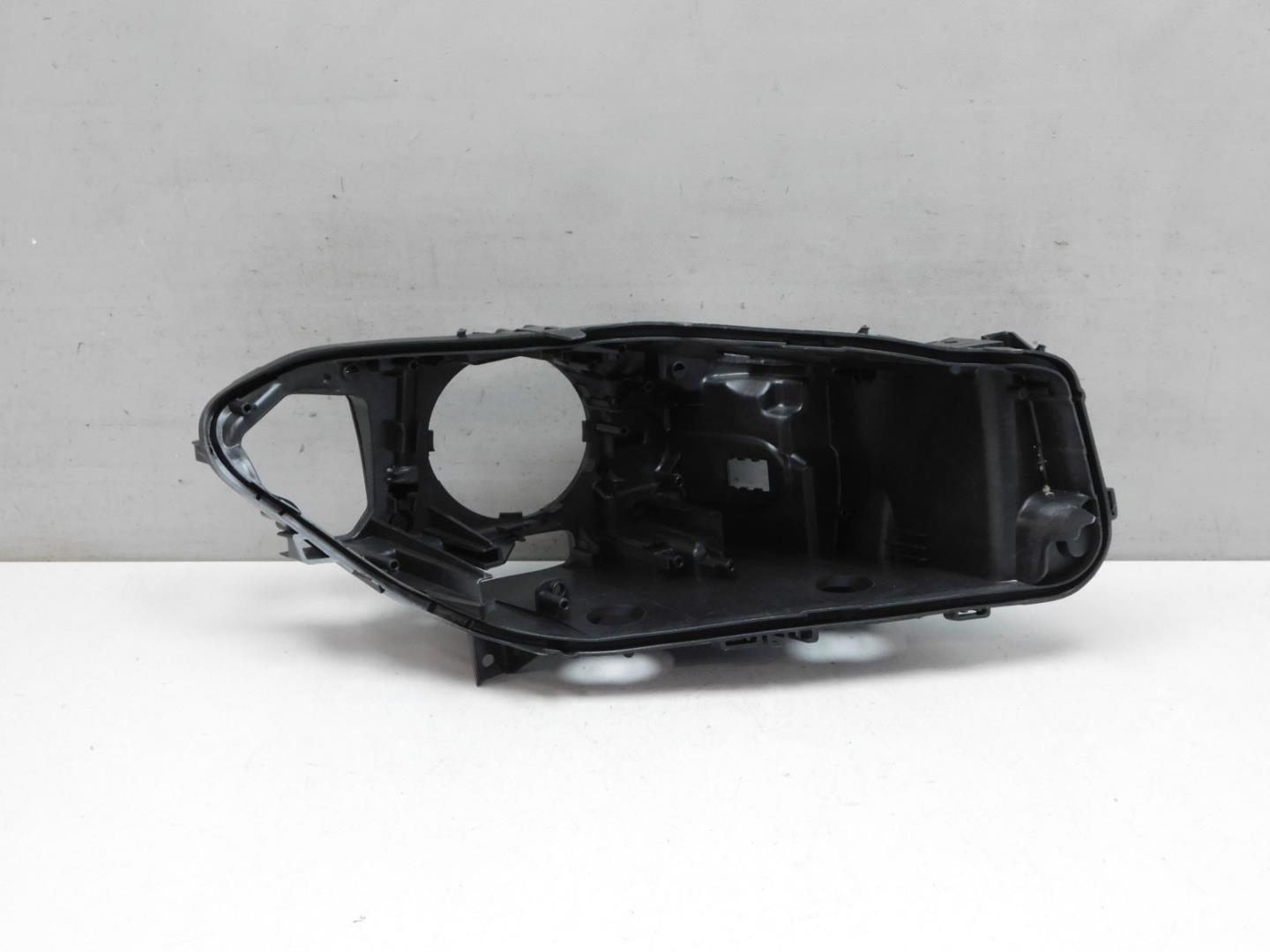 Корпус фары правой