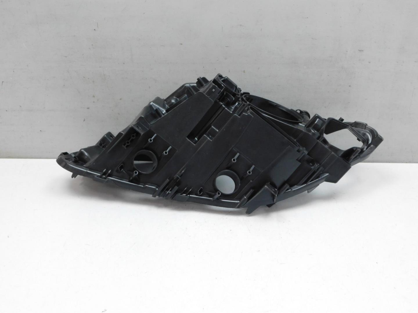 Корпус фары правой