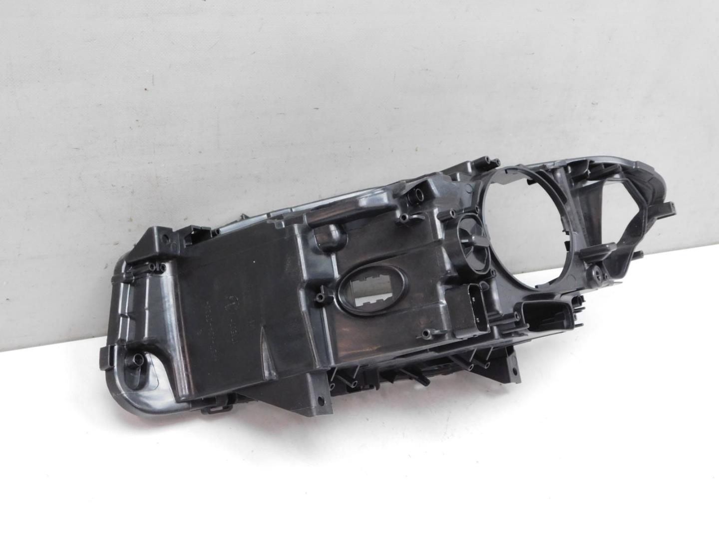 Корпус фары правой