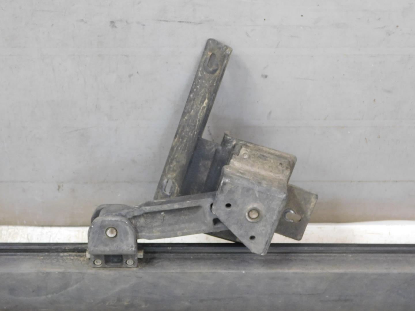 Подножка левая