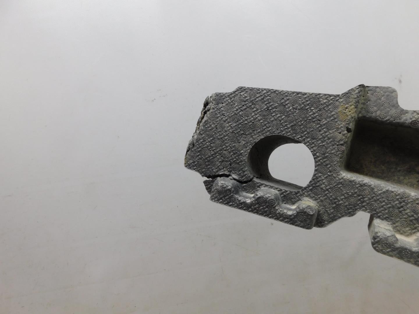 Усилитель переднего бампера