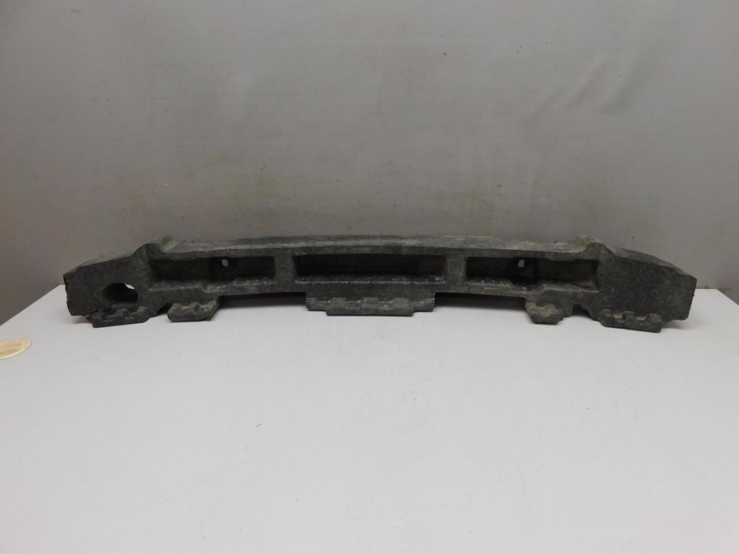 Усилитель переднего бампера