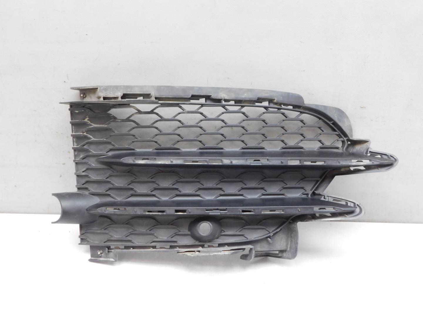 Решетка в бампер правая