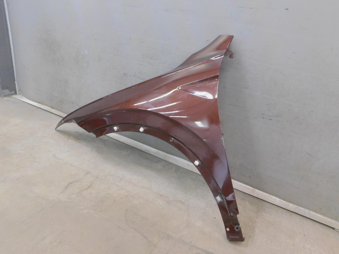 Крыло переднее левое