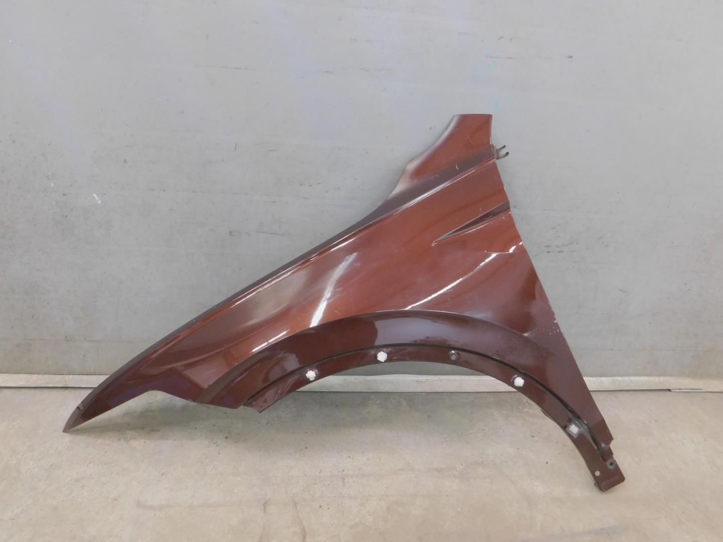 Крыло переднее левое