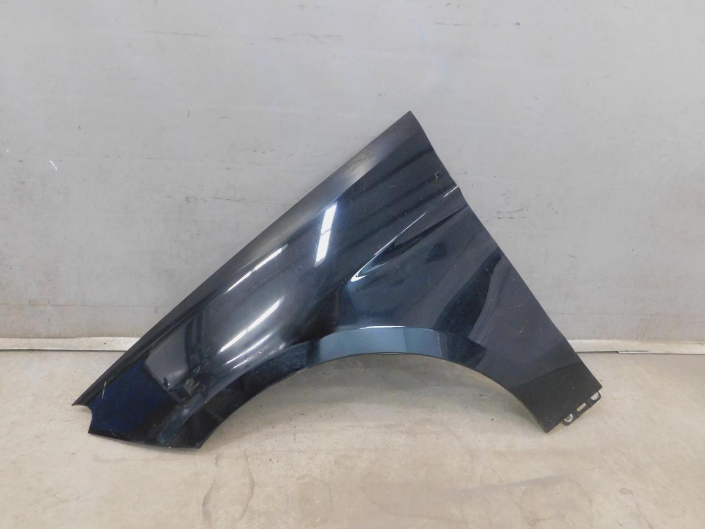 Крыло переднее левое