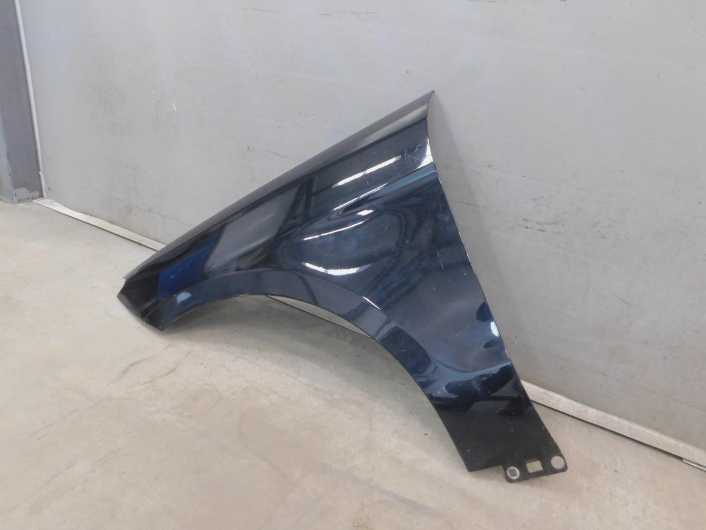 Крыло переднее левое