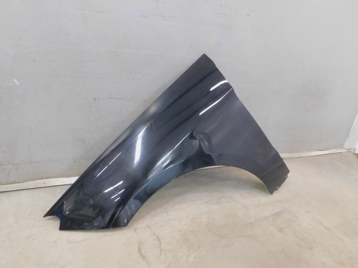 Крыло переднее левое