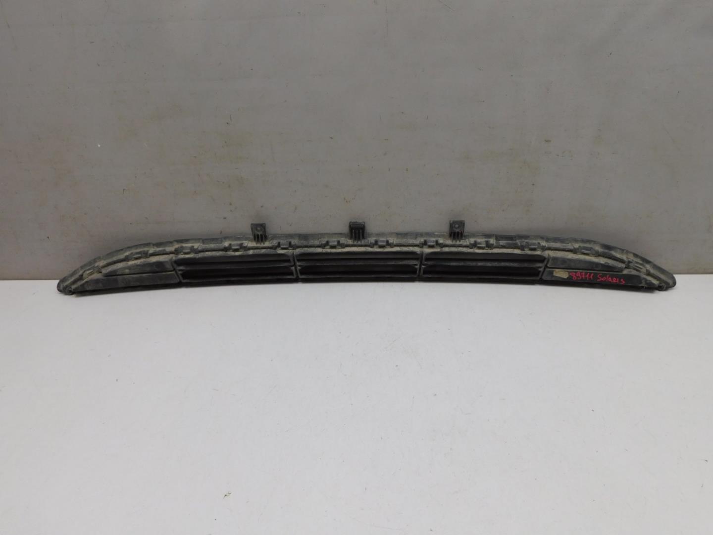 Решетка в бампер центральная