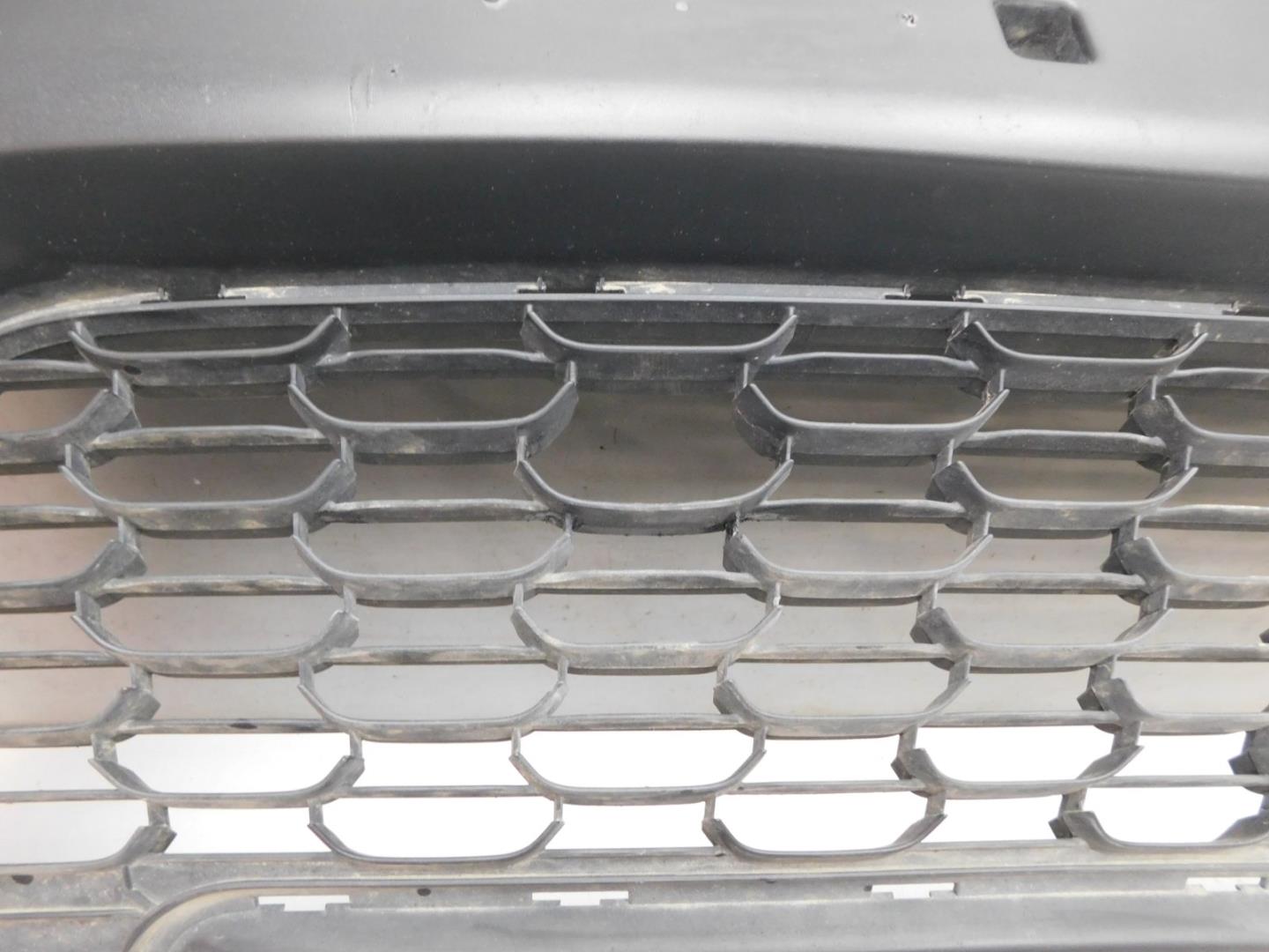 Решетка в бампер центральная