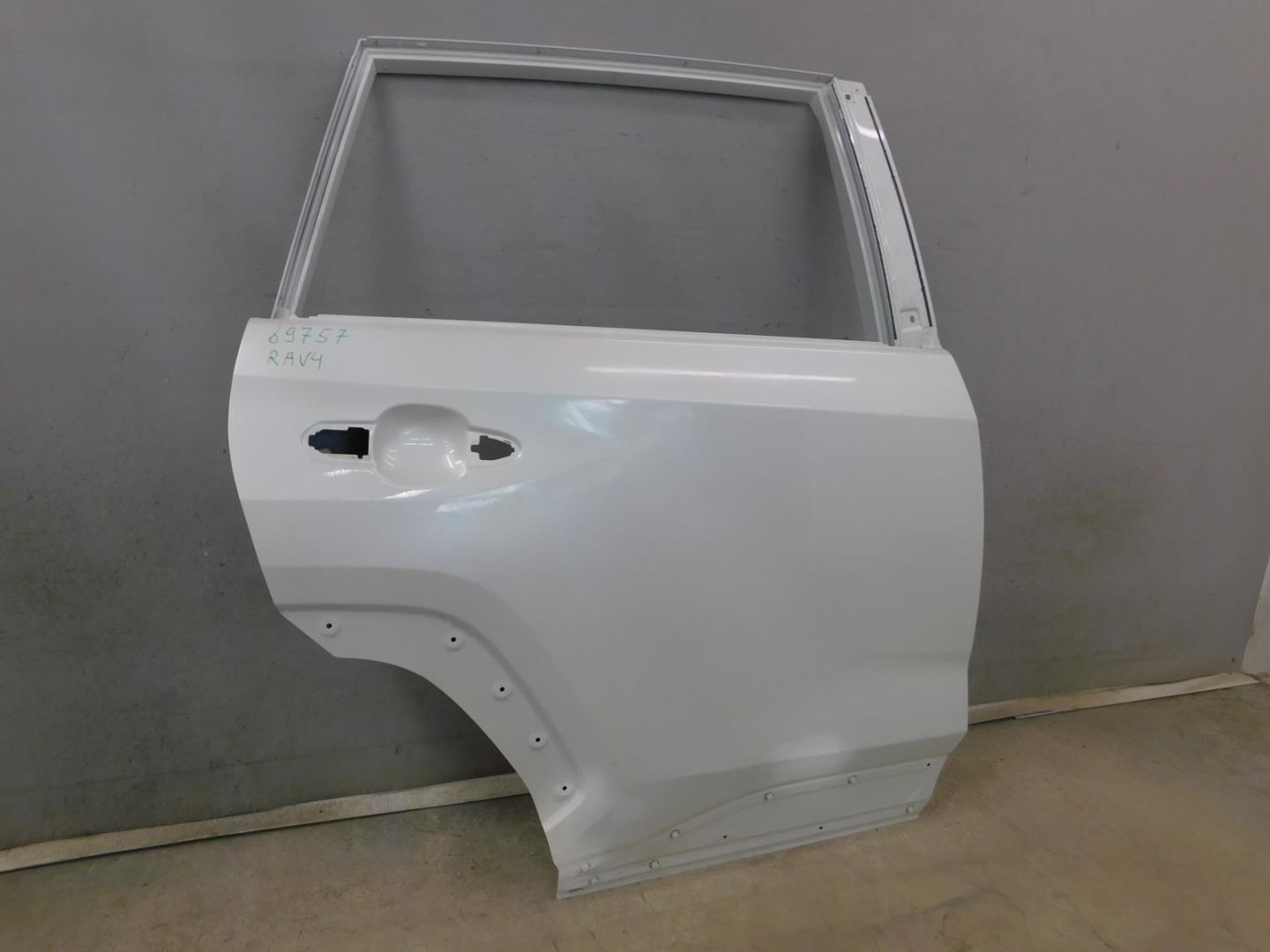 Дверь задняя правая