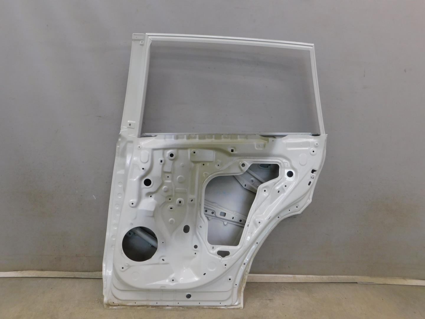 Дверь задняя правая