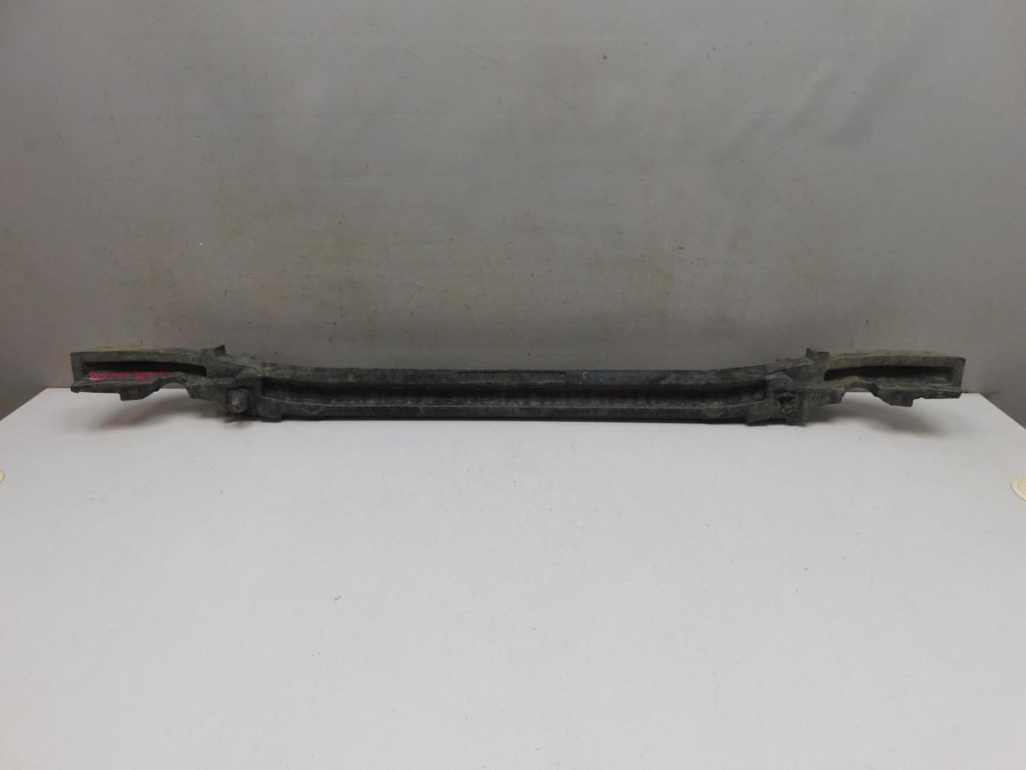 Усилитель переднего бампера