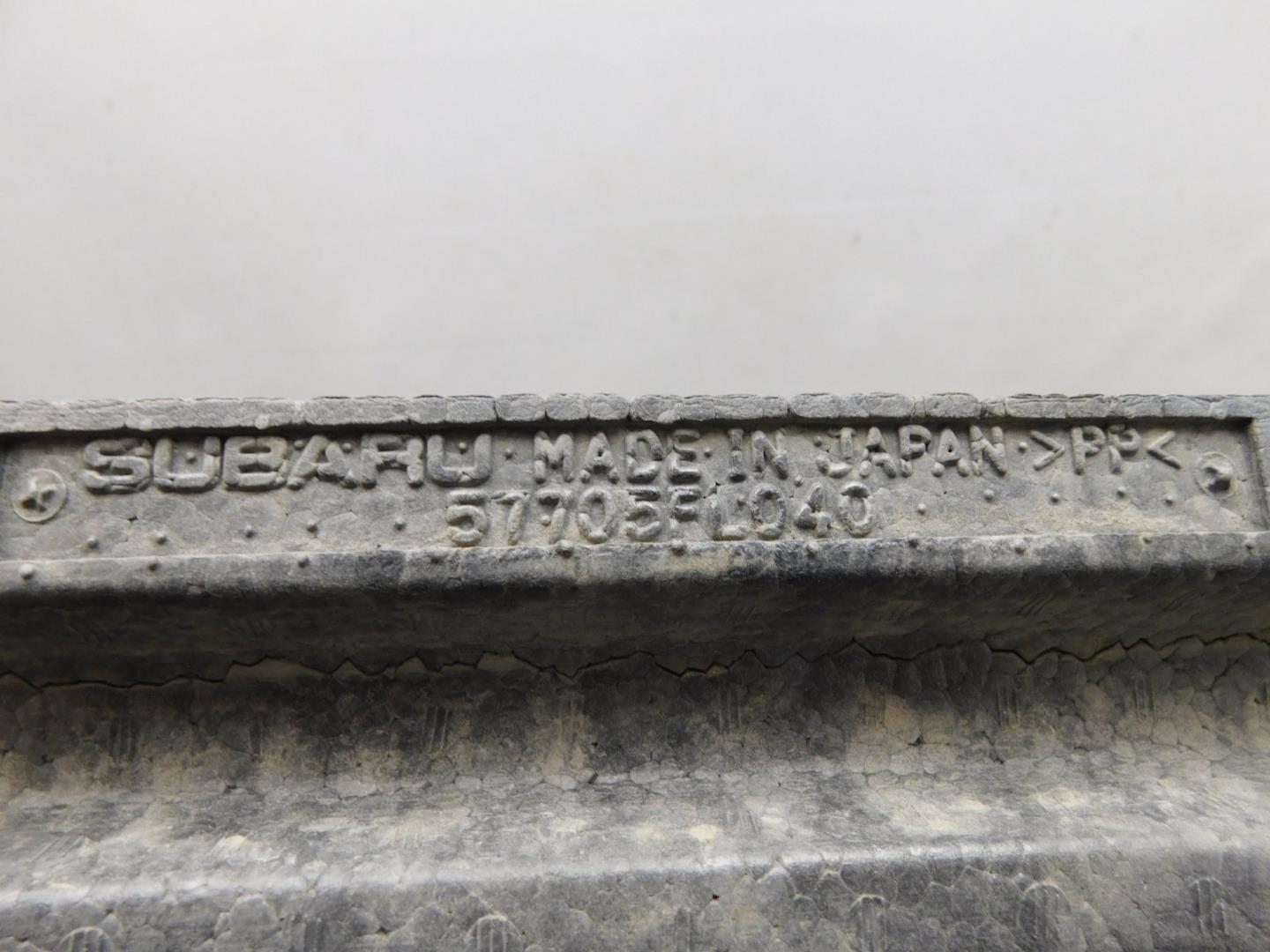 Усилитель переднего бампера