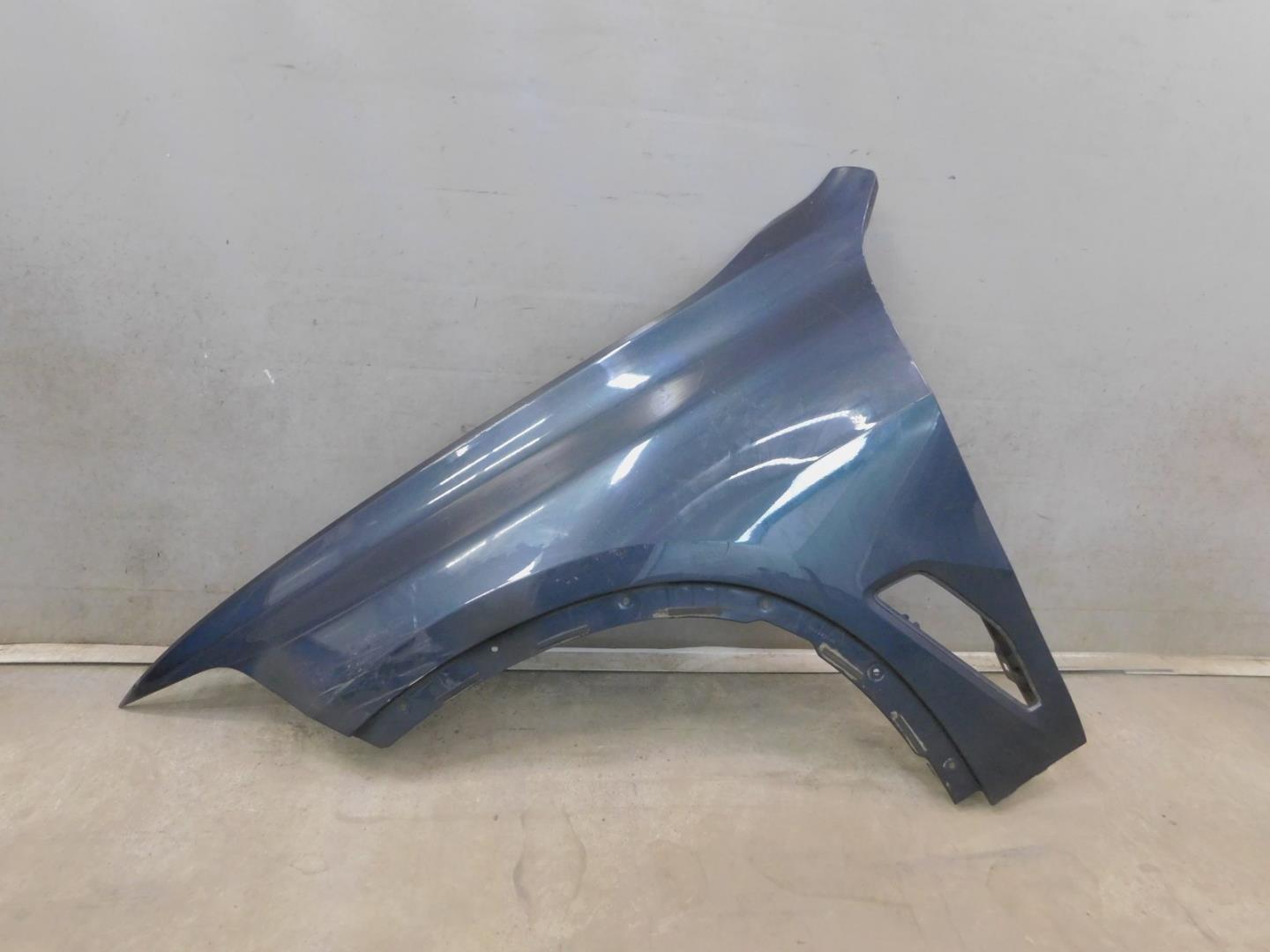 Крыло переднее левое