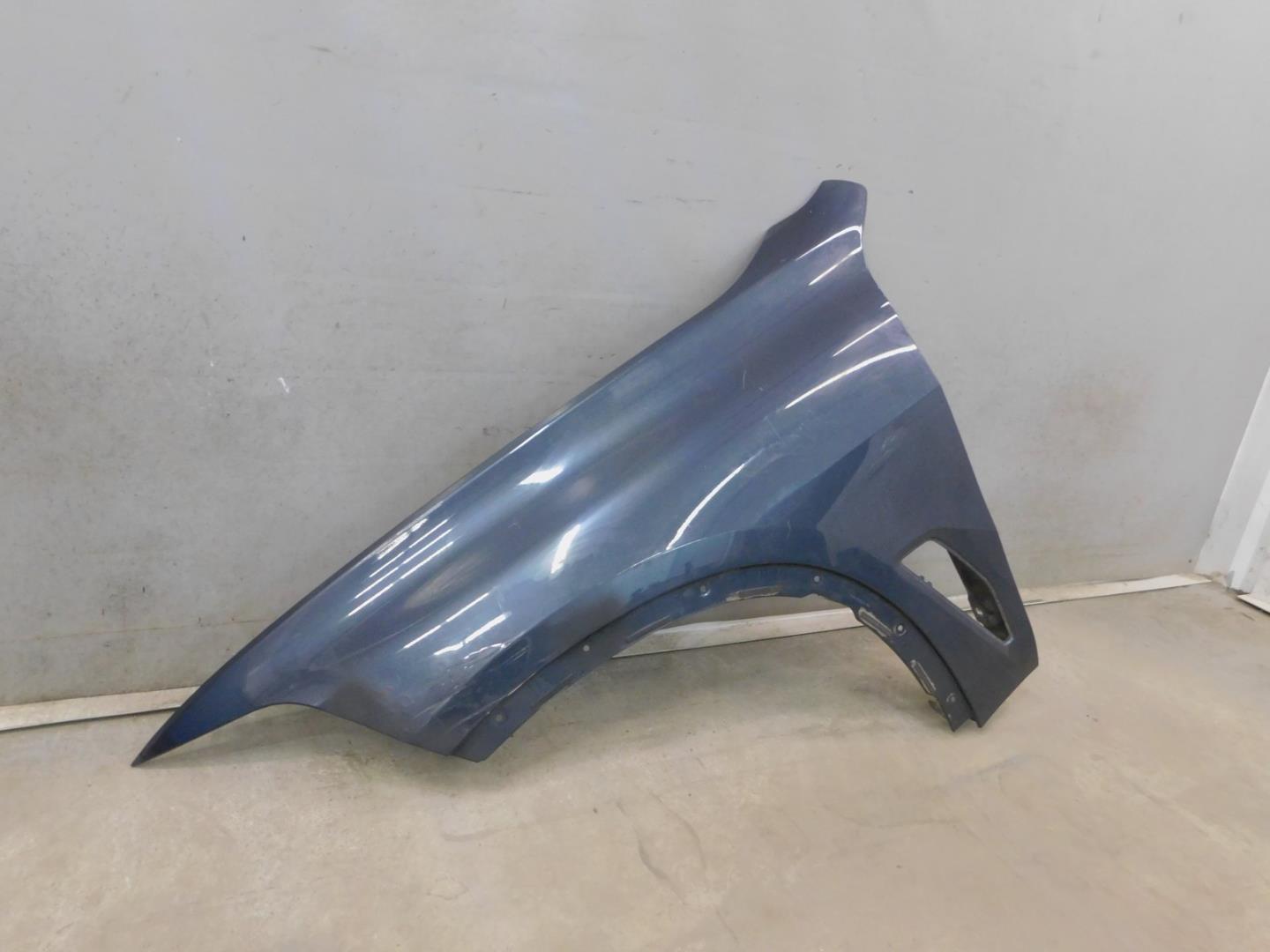 Крыло переднее левое