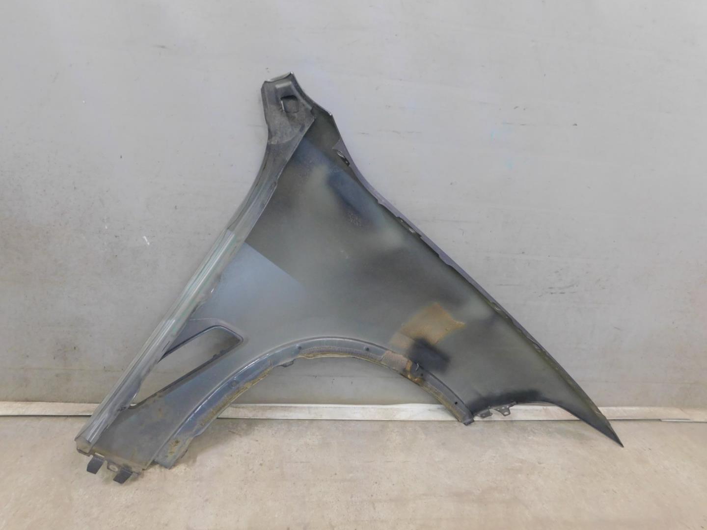 Крыло переднее левое