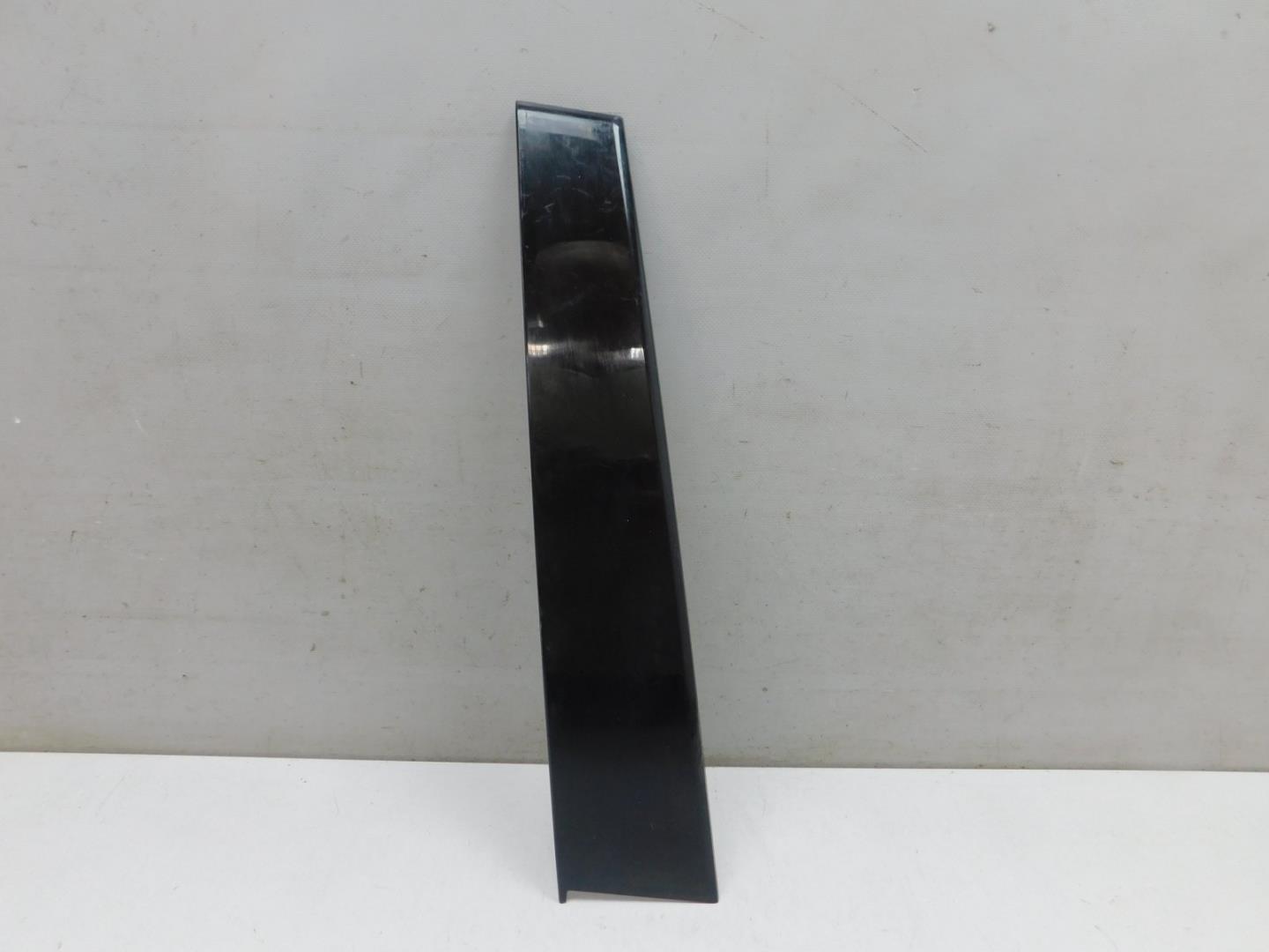 Накладка двери передней правой