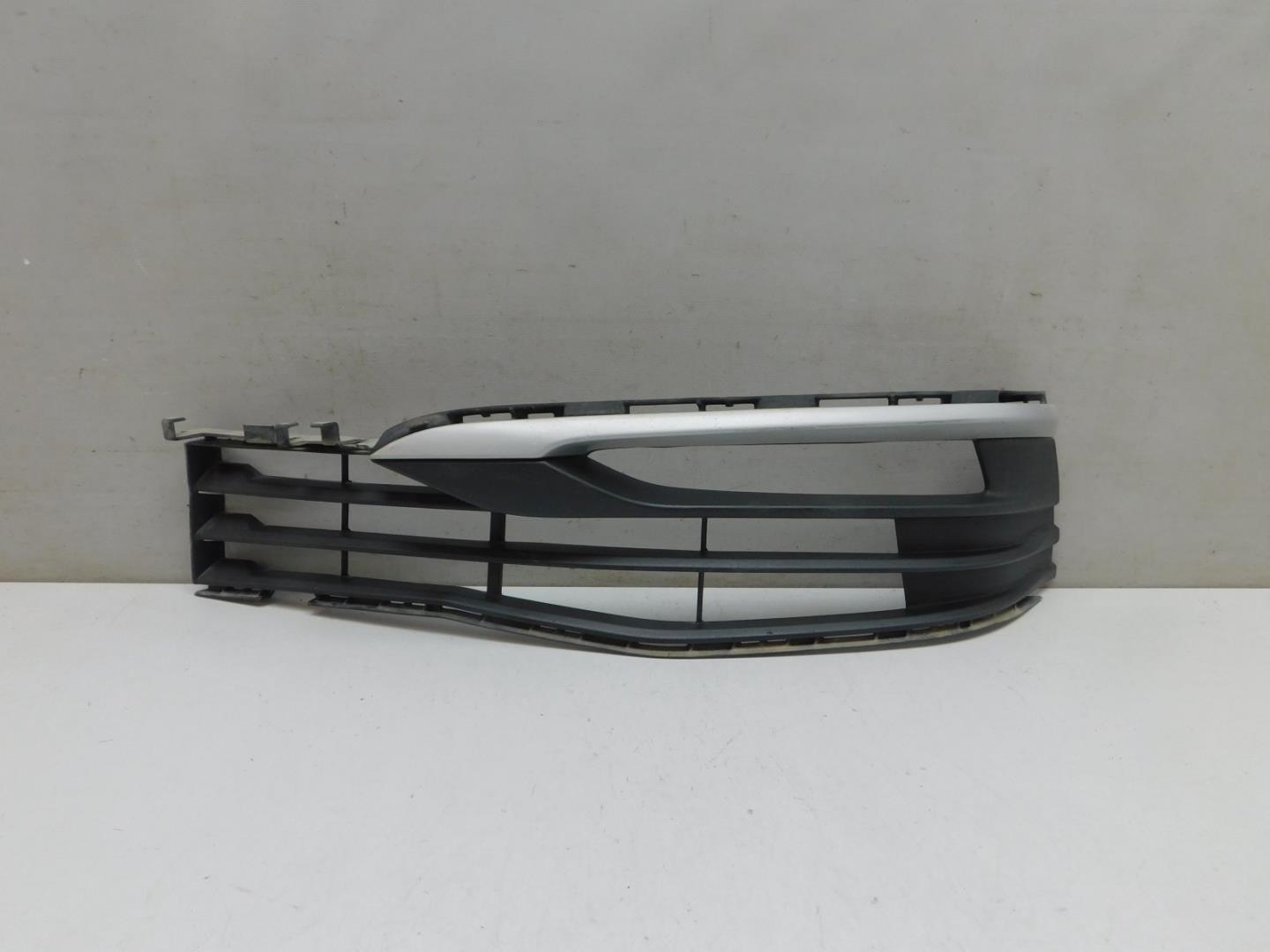 Решетка в бампер левая