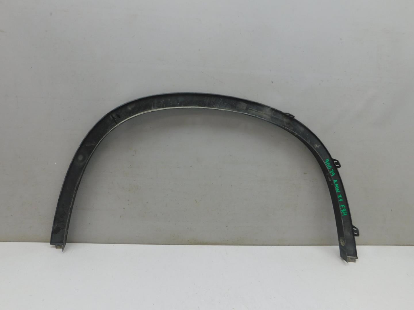 Накладка крыла переднего левого