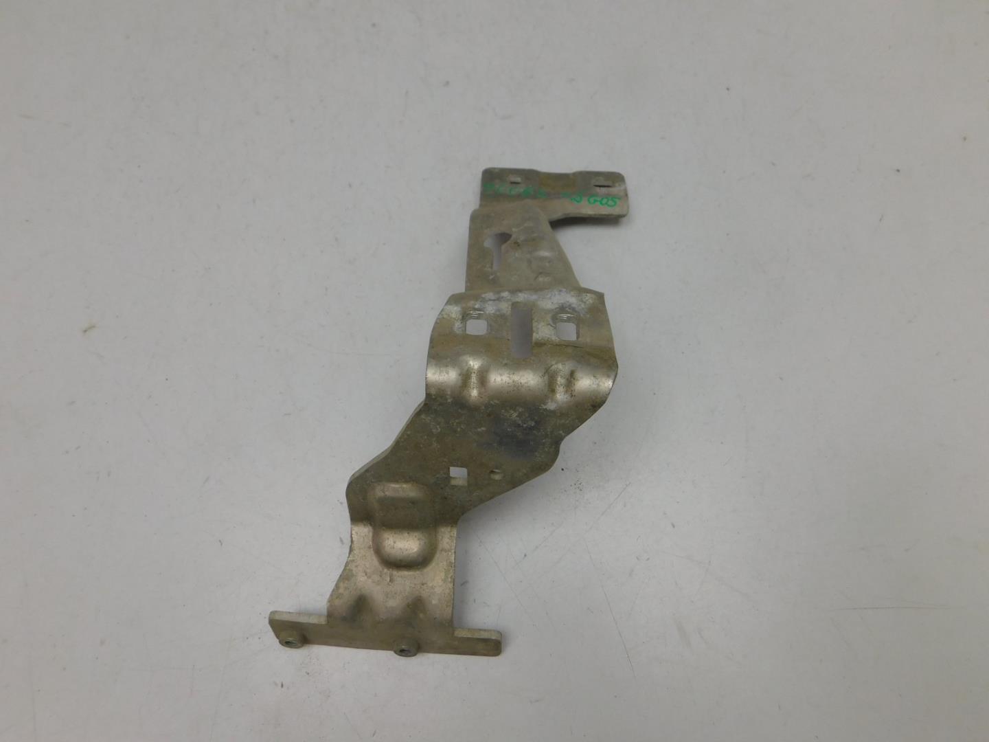 Кронштейн усилителя переднего бампера