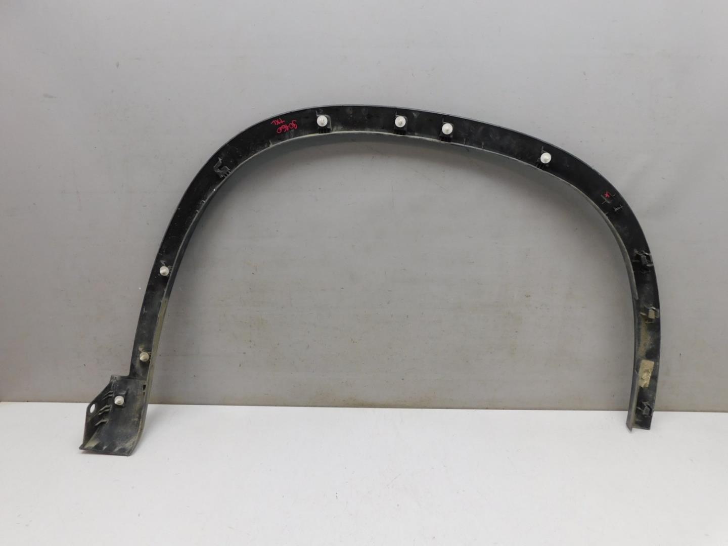 Накладка крыла переднего левого