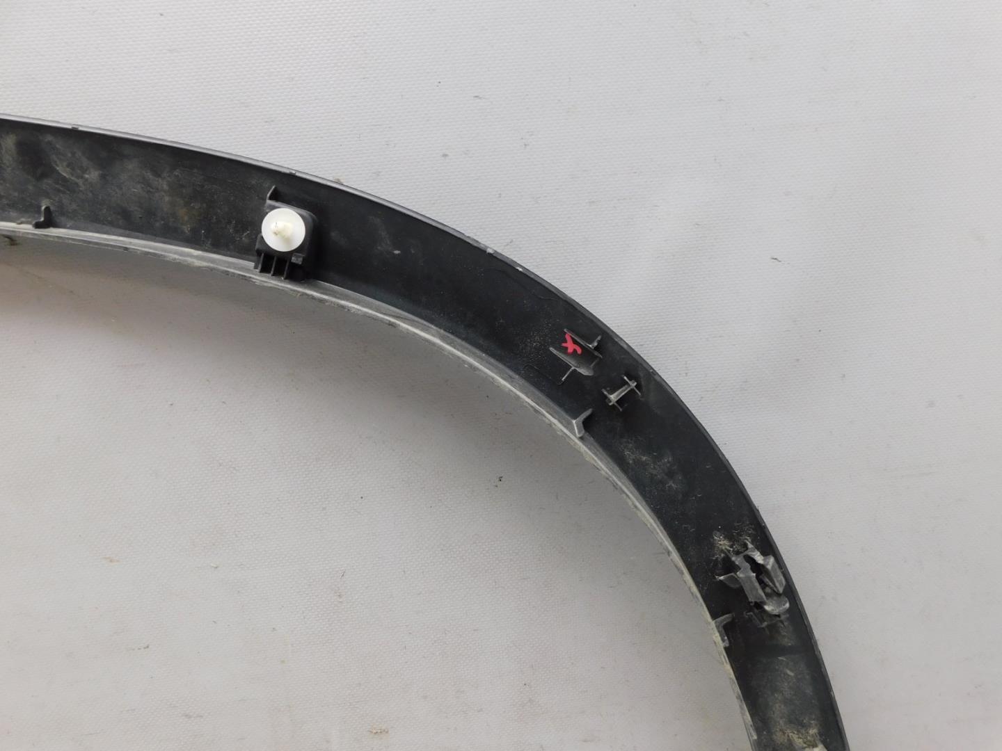 Накладка крыла переднего левого