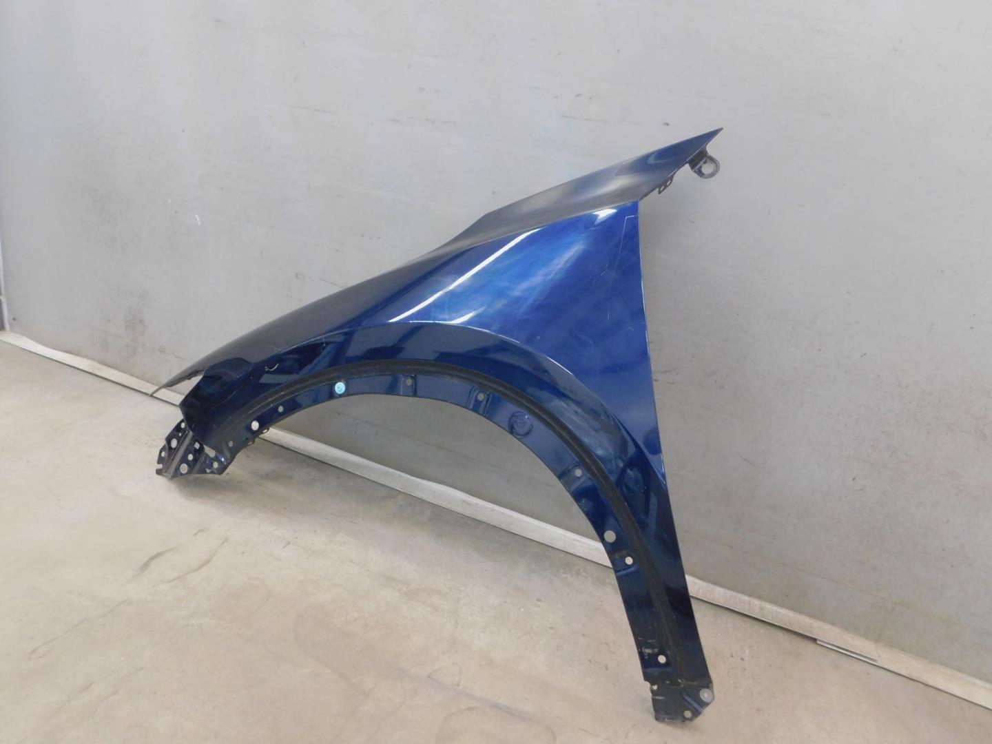 Крыло переднее левое