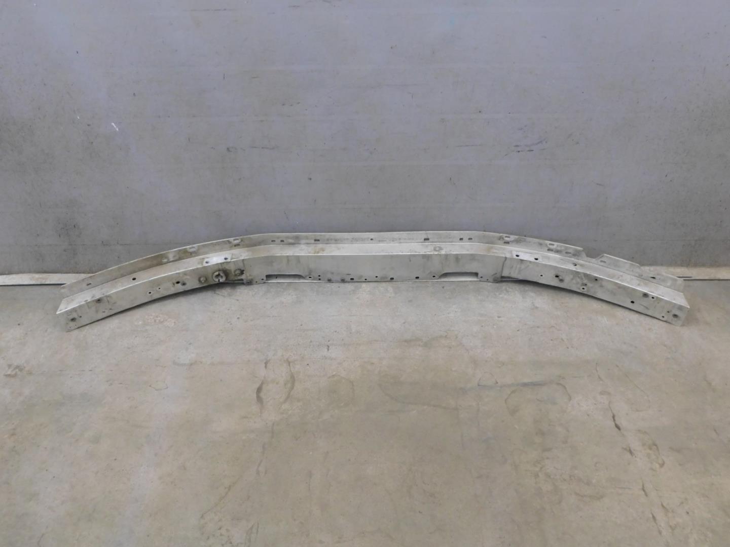 Усилитель переднего бампера