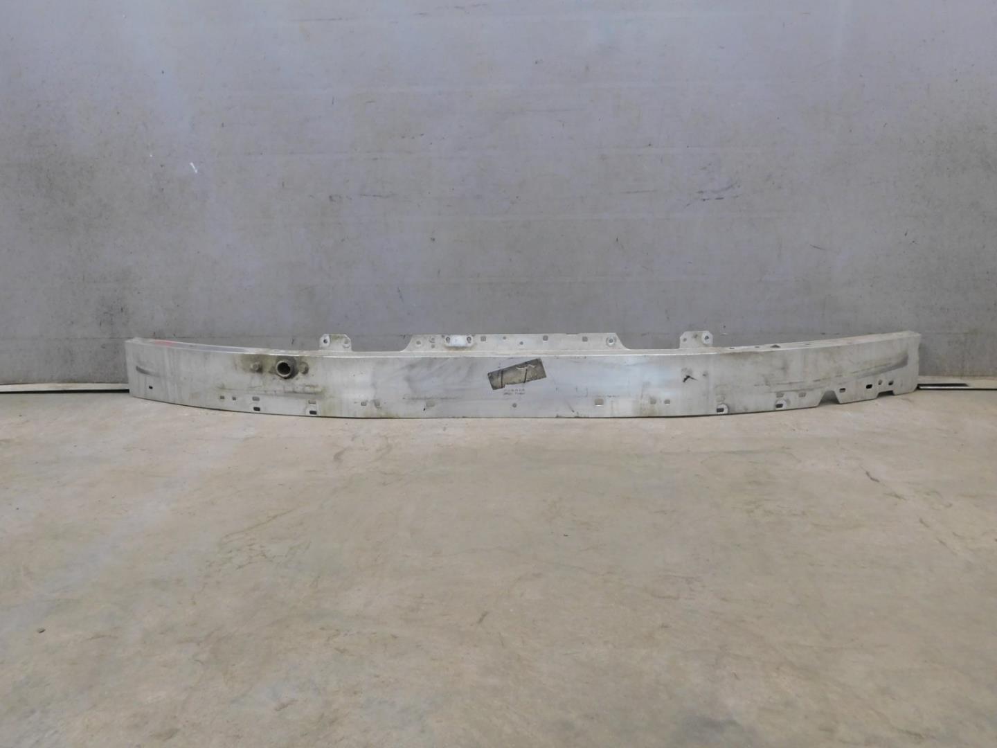 Усилитель переднего бампера