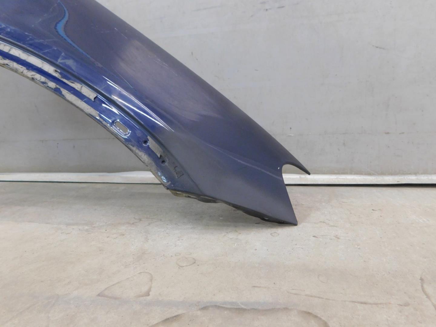 Крыло переднее правое