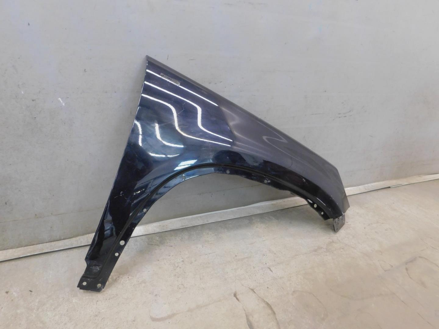 Крыло переднее правое