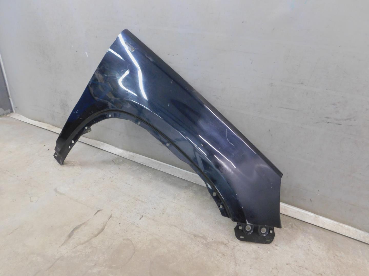 Крыло переднее правое