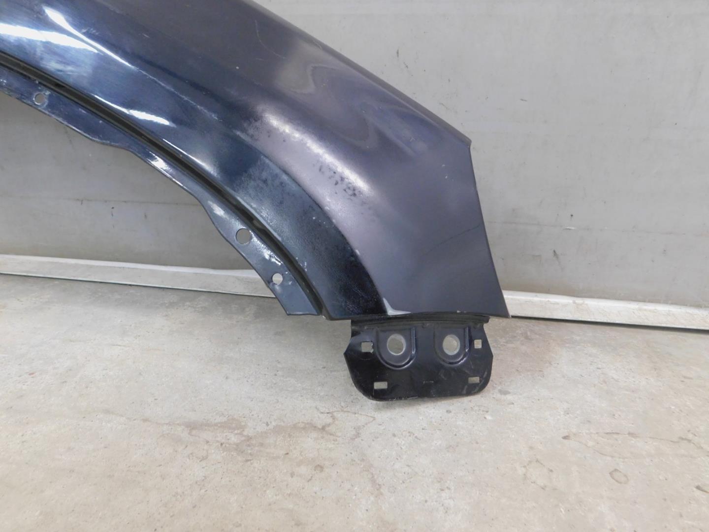 Крыло переднее правое