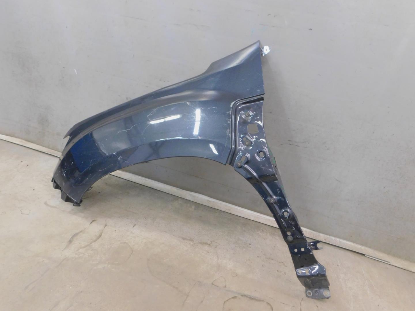 Крыло переднее левое