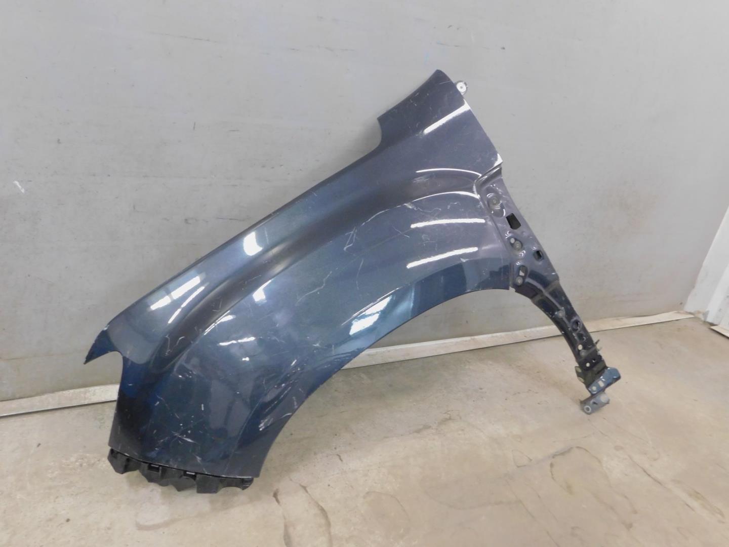 Крыло переднее левое